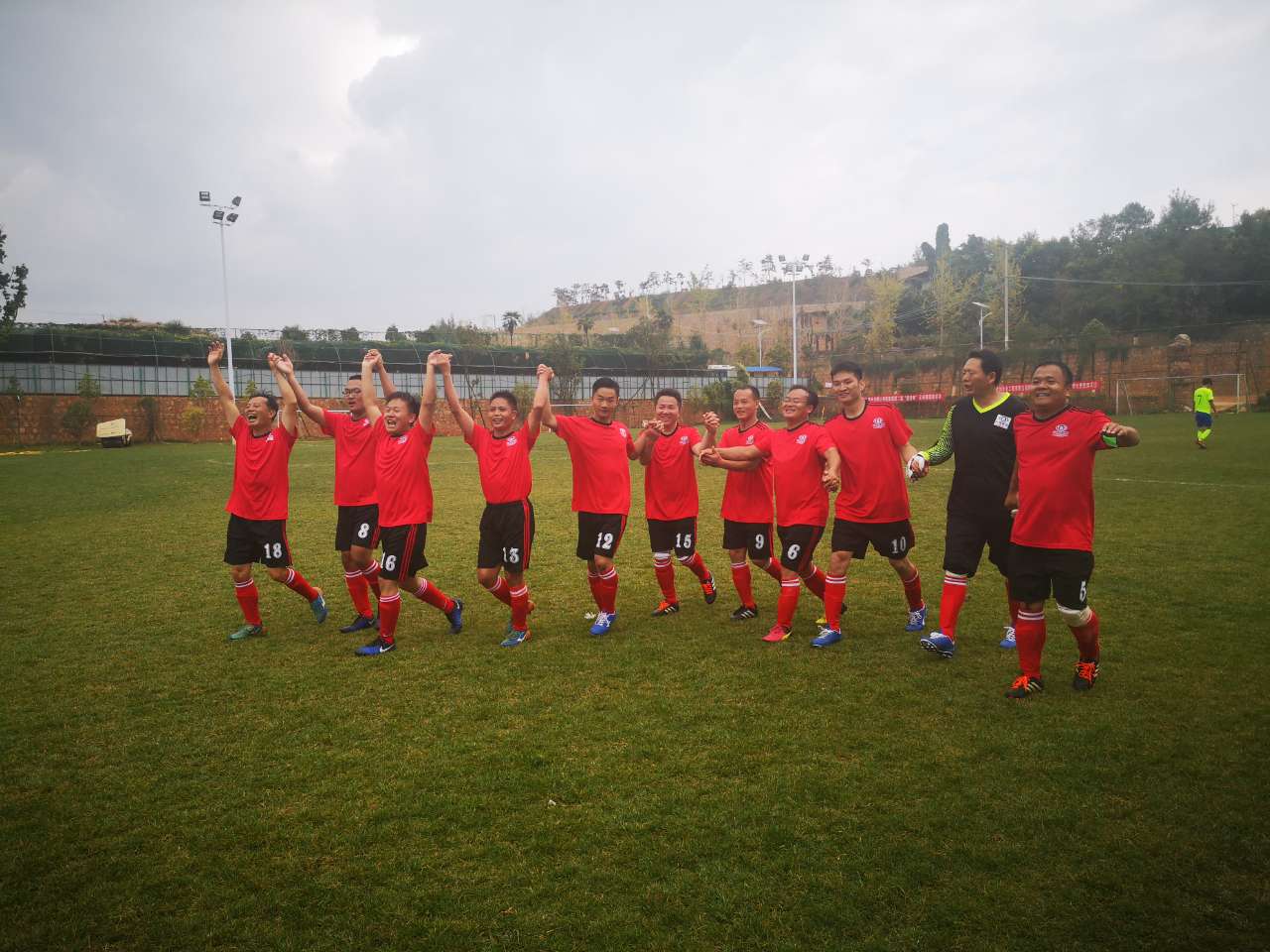 安二司足球队获第二届“建投杯”足球赛并列第九的成绩